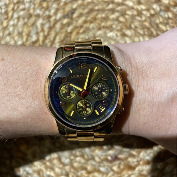 MICHAEL KORS RUNWAY IRIDESCENT DIAL ROSE GOLD-TONE LADIES WATCH MK5940 - Picture 4 of 5